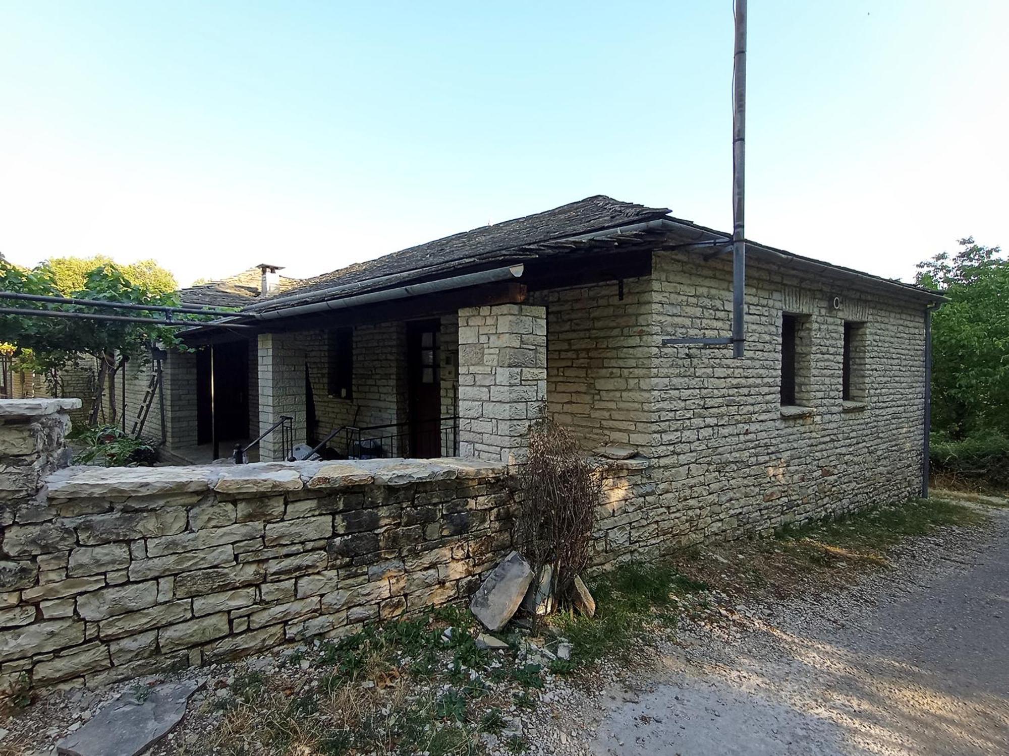 Aloni Guesthouse Ano Pedina Luaran gambar